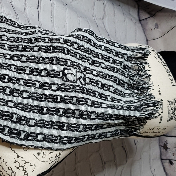 Calvin Klein Chain Print Scarf - Picture 3 of 7